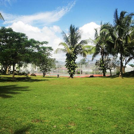 Sutanraja Hotel Manado Exteriör bild